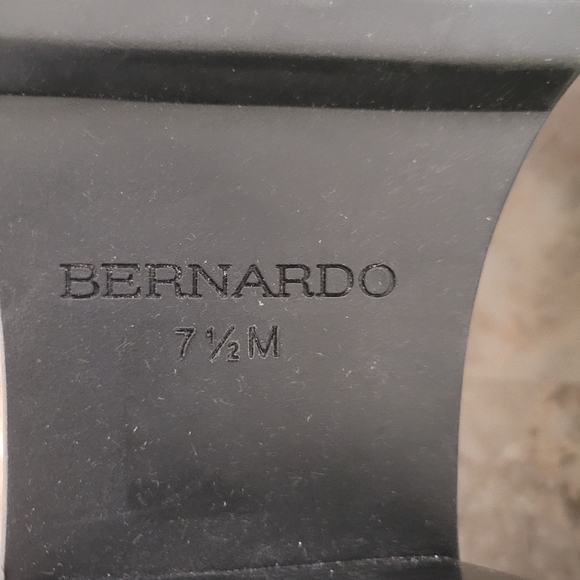 Bernardo 7.5 Black Leather Selma Lug Sole Platform Heeled Loafer Academia - Picture 10 of 10